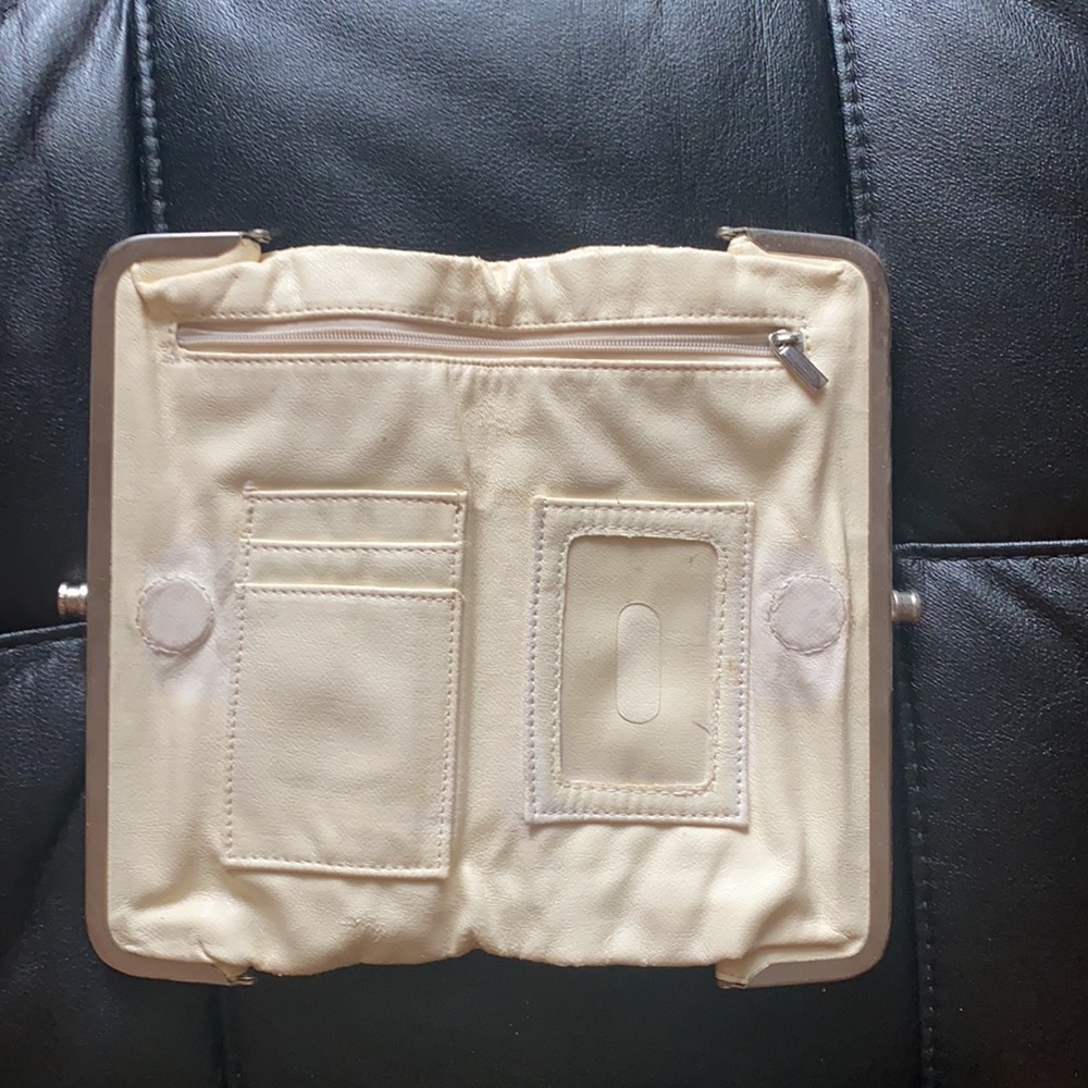Cream wallet - Picture 2 of 2